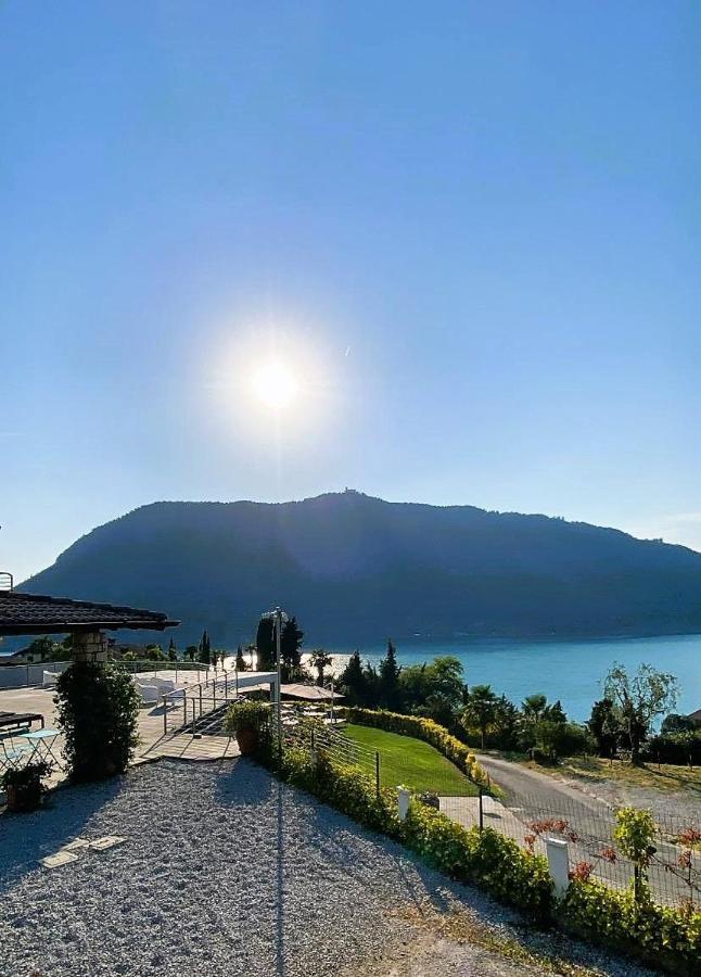 Vela Di Soleville Camere Con E Senza Vista Lago Con Ristorante & Pizzeria Sale Marasino Luaran gambar