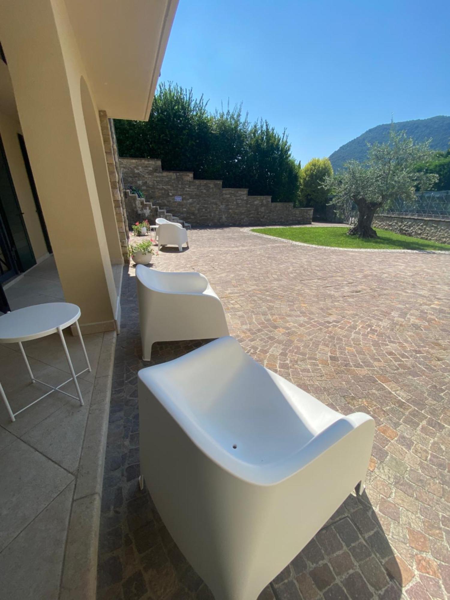 Vela Di Soleville Camere Con E Senza Vista Lago Con Ristorante & Pizzeria Sale Marasino Luaran gambar