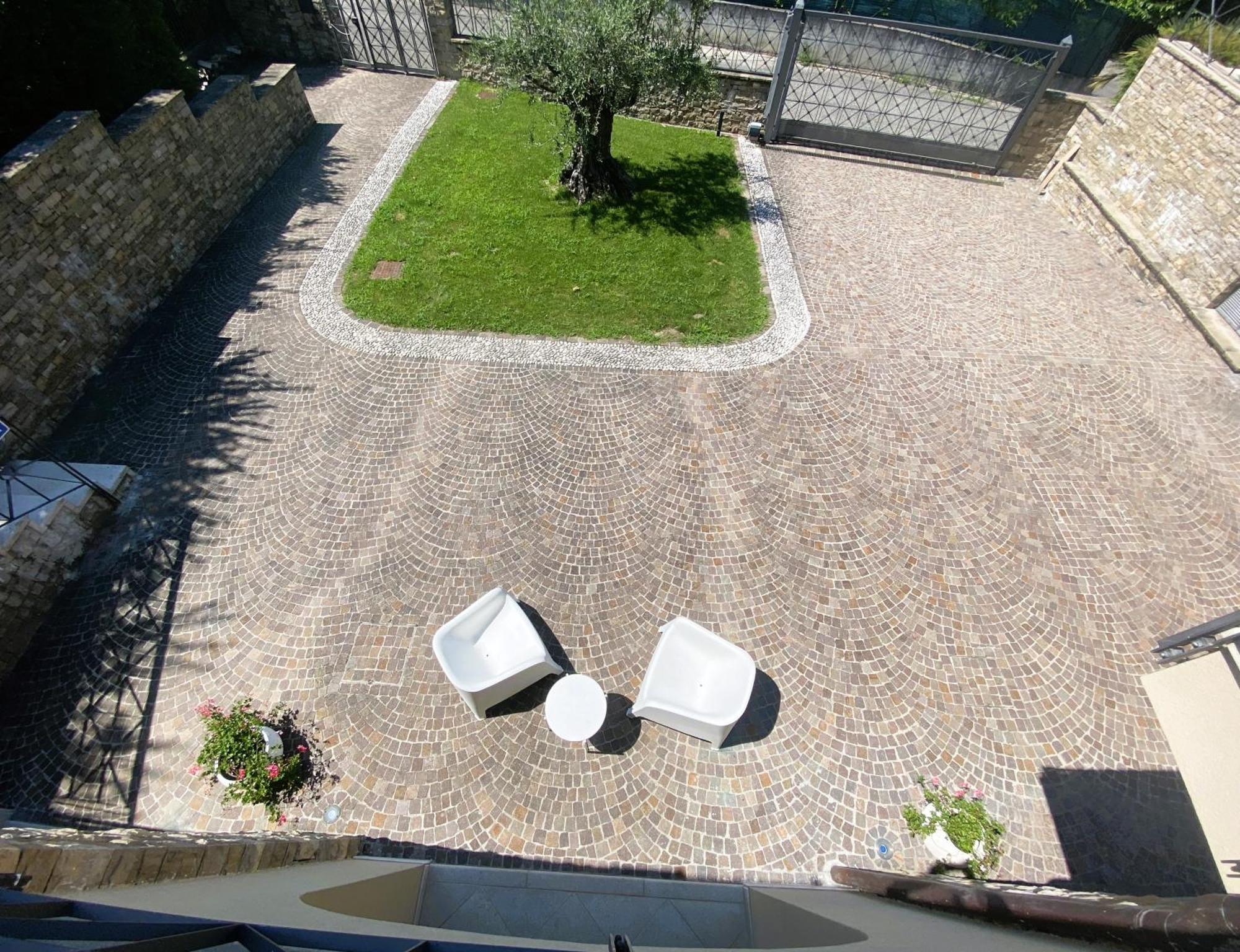Vela Di Soleville Camere Con E Senza Vista Lago Con Ristorante & Pizzeria Sale Marasino Luaran gambar